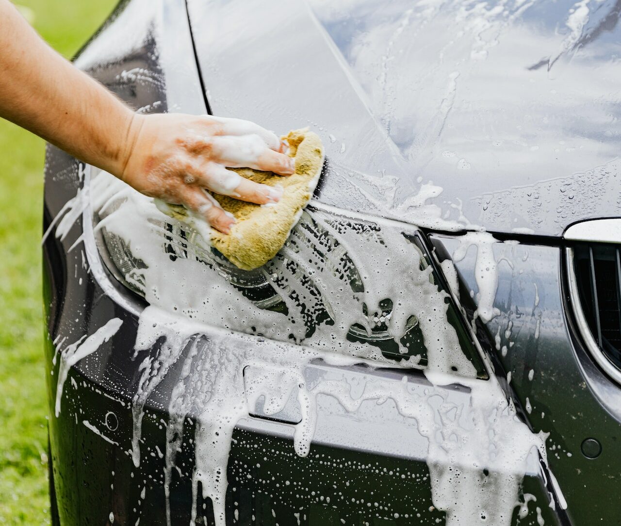 Mousse active pour lavage voiture : quels sont les avantages et